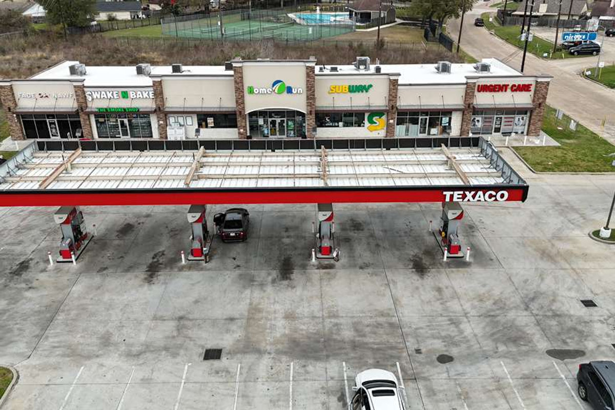 Retail property in 8300 Antoine Dr, Houston, TX 77088 — Retail Store