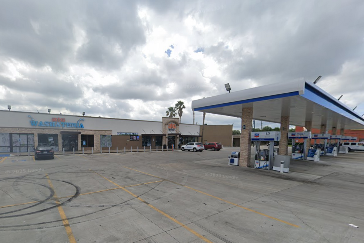Retail property in 9780 Bissonnet St, Houston, TX 77036 — Shopping Center Spaces